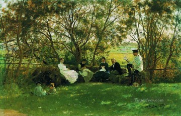 イリヤ・レーピン Painting - 芝生のベンチの上 1876年 イリヤ・レーピン